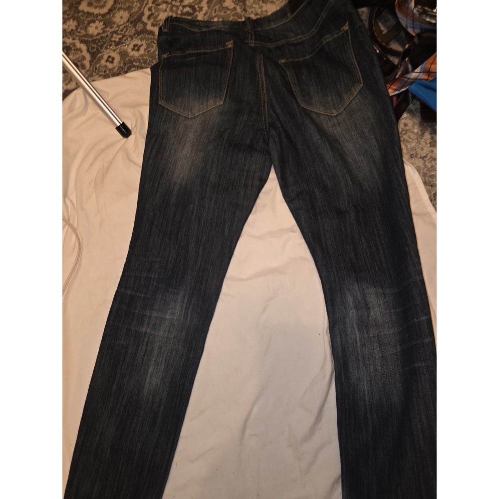 twenty one black jeans Size 9/10. Skinny Legs. Awesome‎ Pattern On Knees.